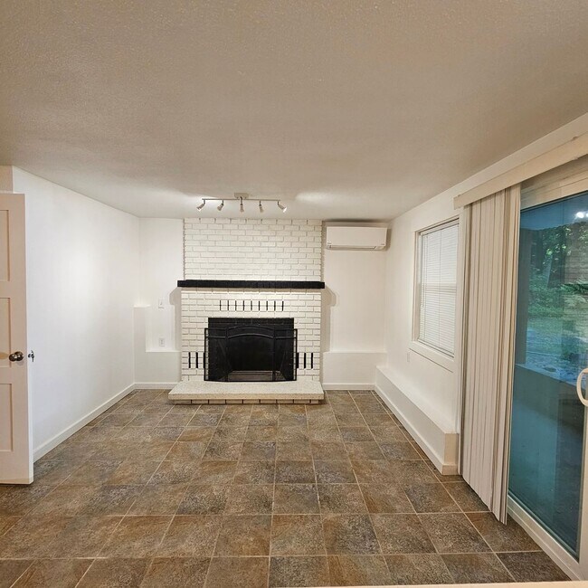 Building Photo - Cozy 1 Bedroom Apartment in Peaceful Olalla Setting – Utilities Included!