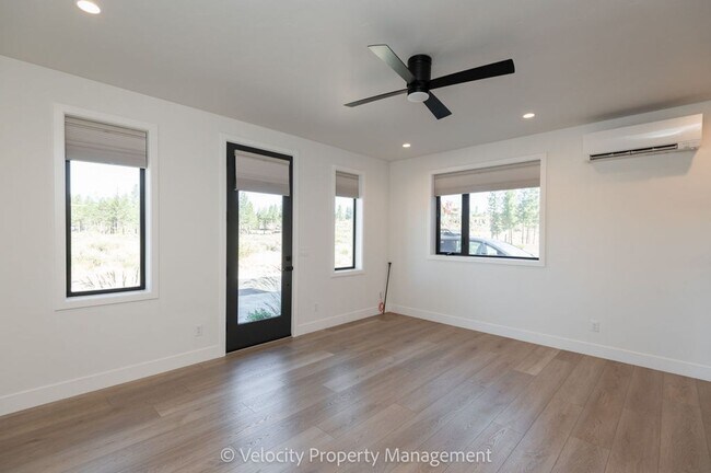 Foto del edificio - 3344 NW Celilo Ln