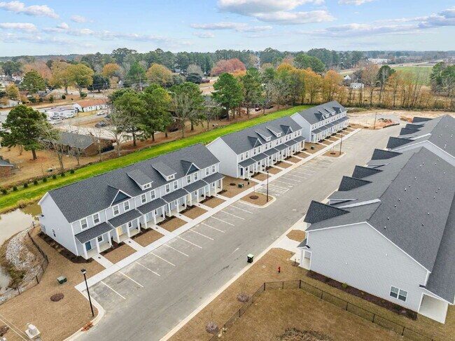 Building Photo - 2611 Virginia Mae Ln