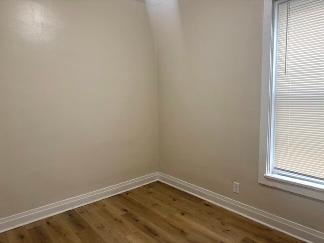 Foto del edificio - 2158 N Hamlin Ave