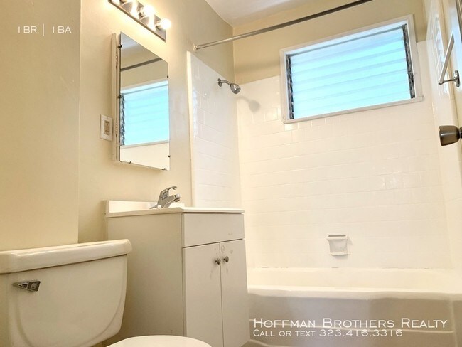 Foto del edificio - 8262 Blackburn Ave