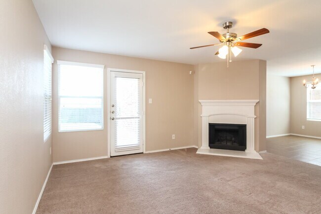 Building Photo - 698 Austin Ln