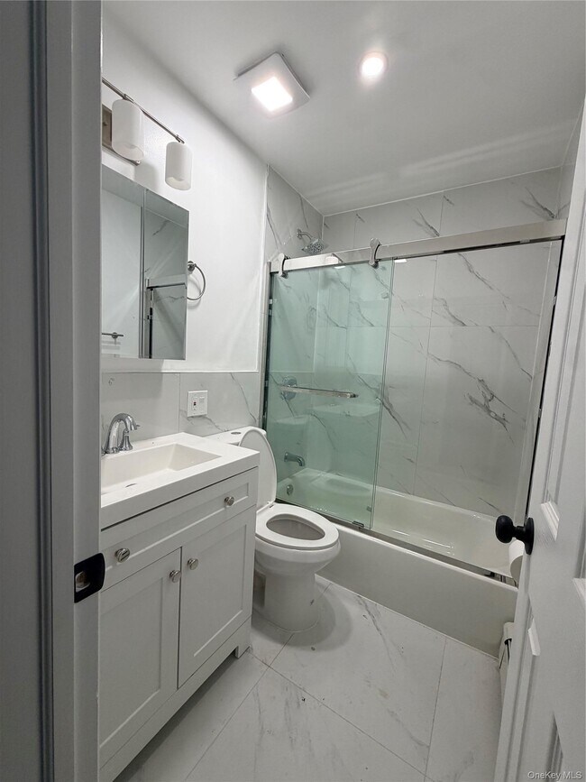 Foto del edificio - 217-04 135th Ave