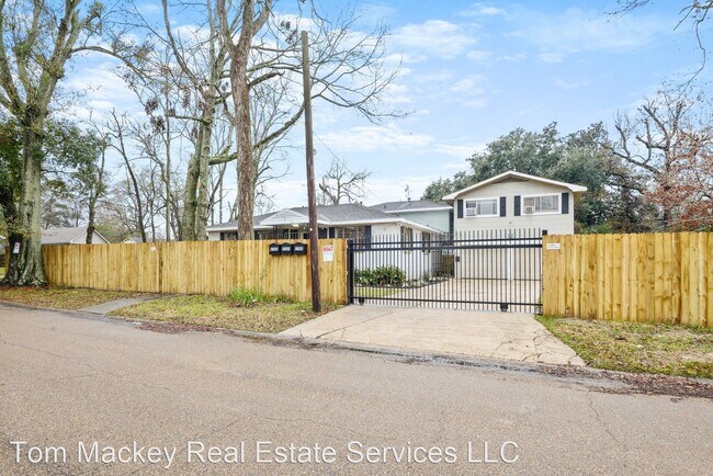 Building Photo - 3 br, 2 bath House - 2544 Iowa St.