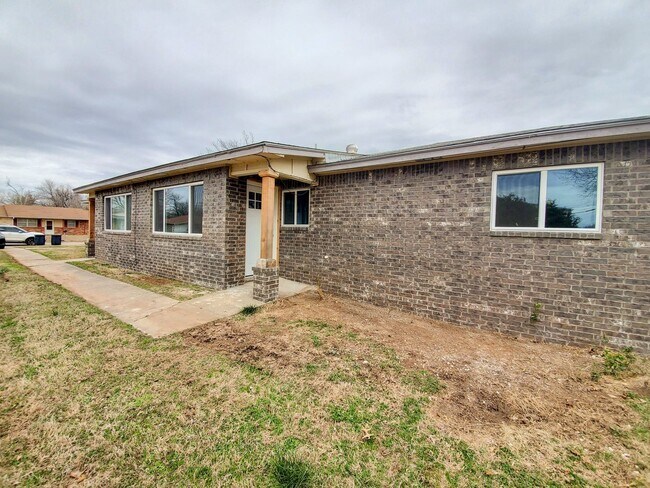 Building Photo - 1115 E Parker St