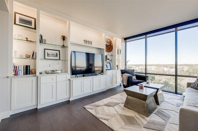 Building Photo - 1111 Bering Dr