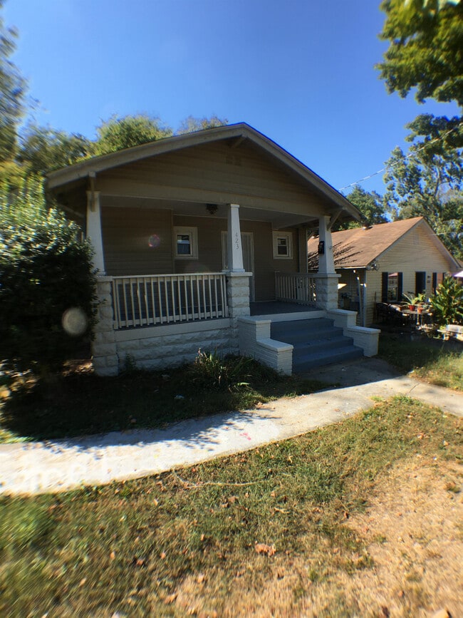 Photo - 423 S Hembree St (Knoxville, TN) House