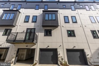 Building Photo - 2608 Olmsted Ct NW