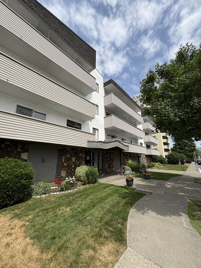 Building Photo - 9175 Mary St
