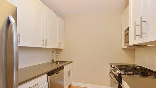 Building Photo - 125 W 23rd St