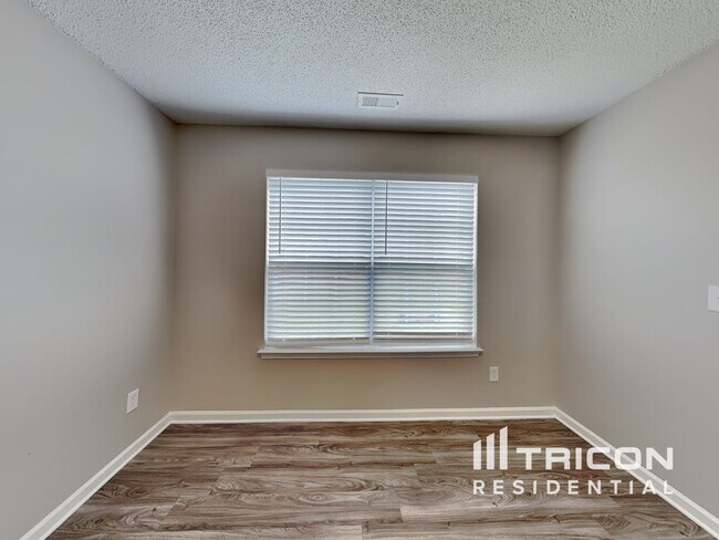 Building Photo - 937 Anchor Way NE