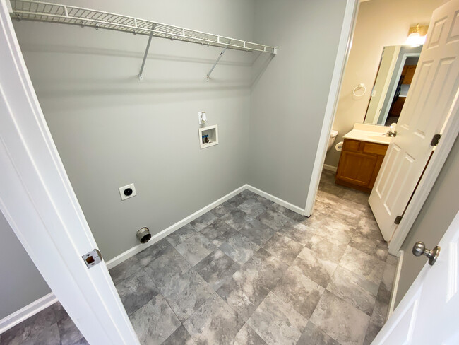 Building Photo - 107 Glenstone Ct