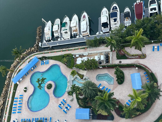Foto del edificio - 3530 Mystic Pointe Dr