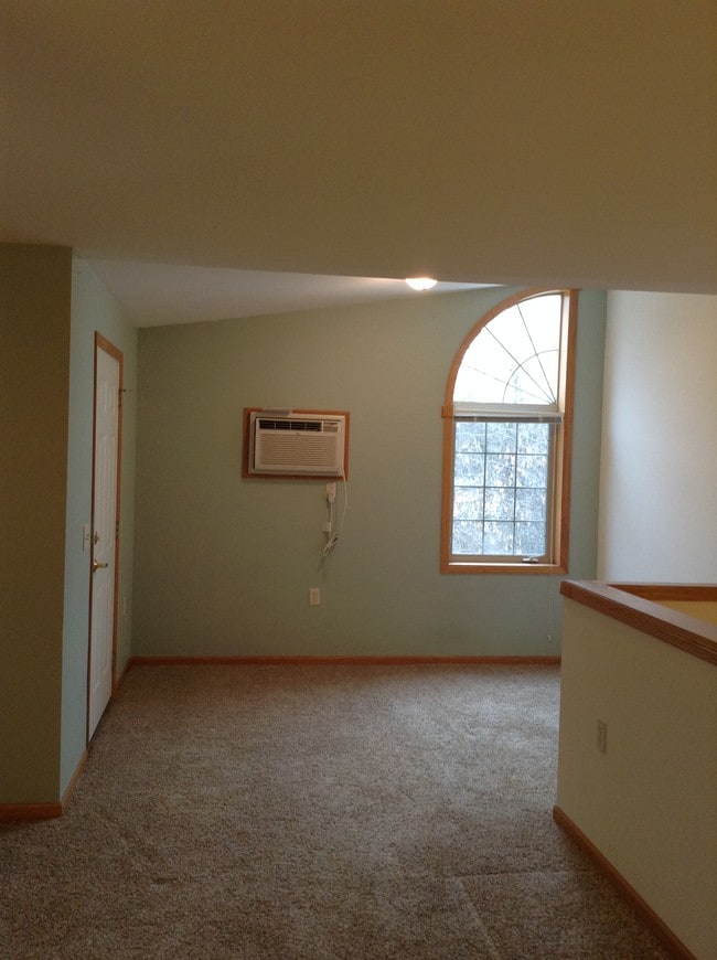 Building Photo - 347 Starkweather Dr