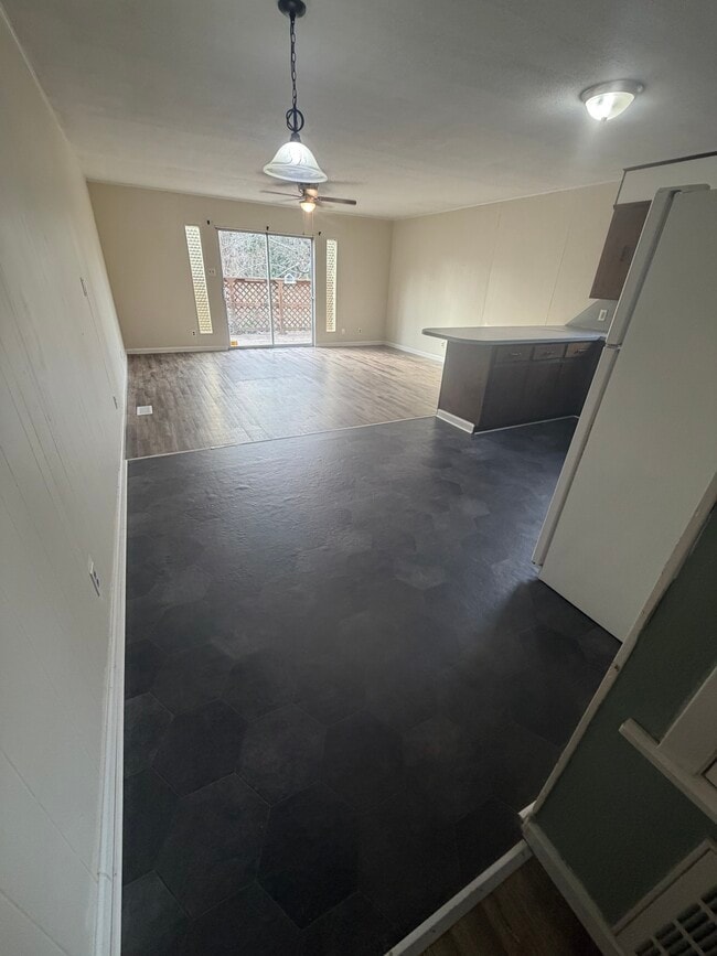 Building Photo - 113 Marble St