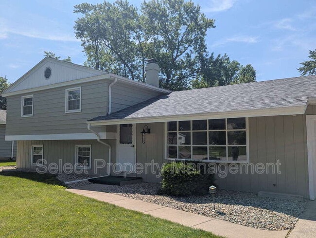 Building Photo - 4920 Desoto Dr