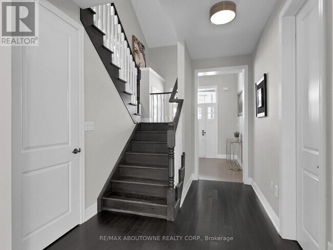 Photo du bâtiment - 282 Bethpage Dr.