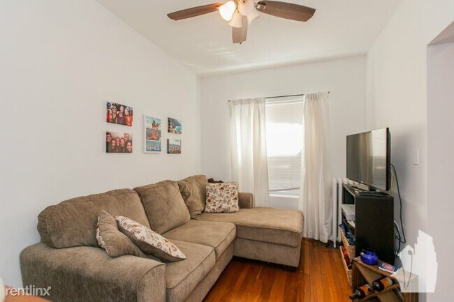 Foto del edificio - 677 W Wrightwood Ave