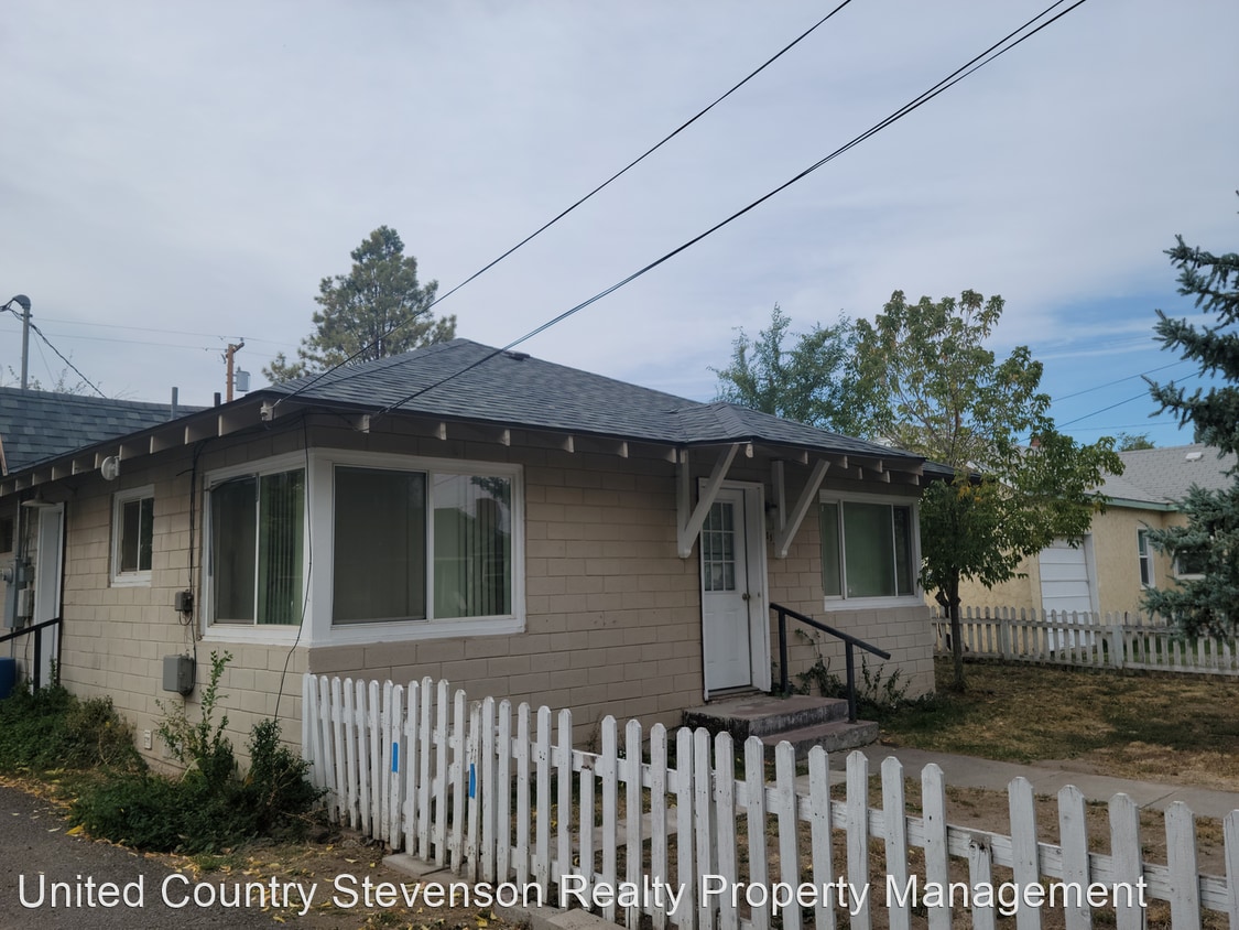 Primary Photo - 3 br, 1 bath House - 611 Park St