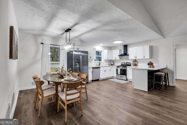 Building Photo - 6881 Hickory Hollow Dr