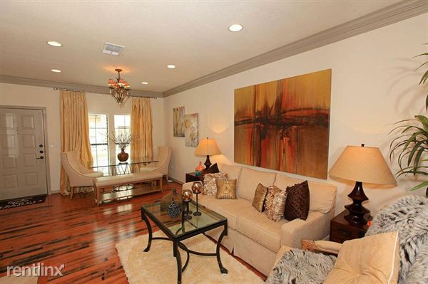 Building Photo - 15194 King of Spain Ct