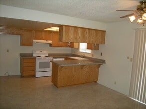 Building Photo - 575 Trinity Dr