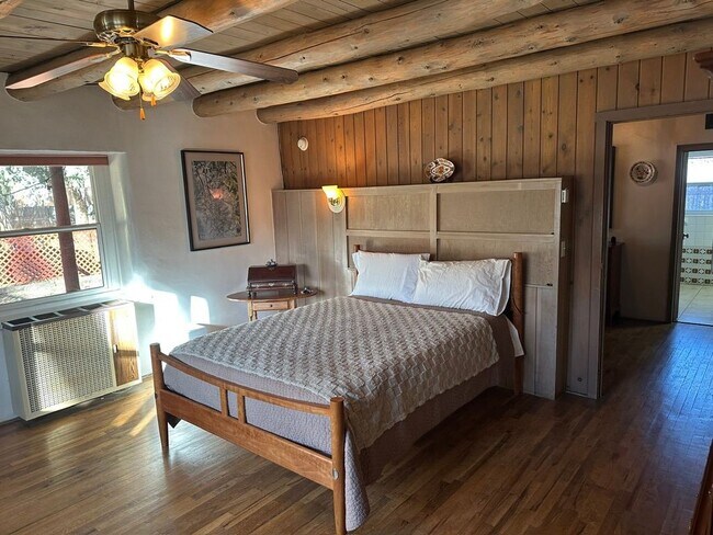 Foto del edificio - 332 Kit Carson Rd