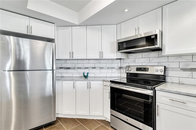 Building Photo - 6295 Bahia Del Mar Cir