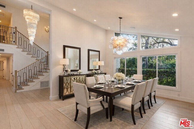 Foto del edificio - 9823 Cardigan Pl