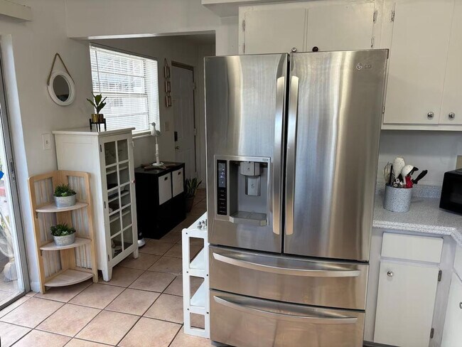 Foto del edificio - 441 NE 5th Ct