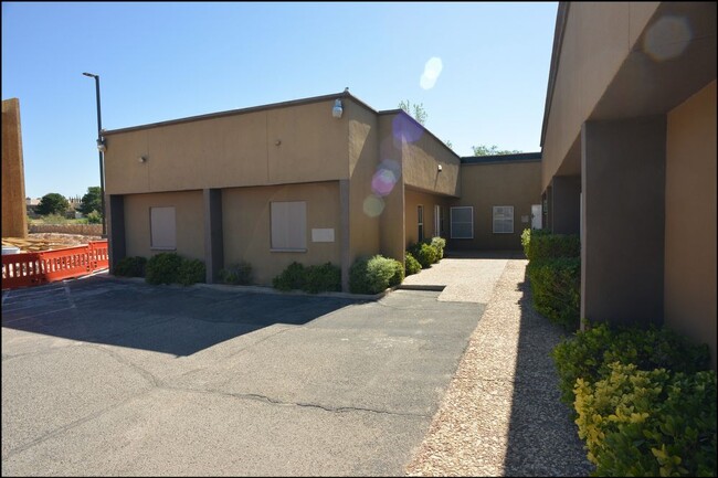Foto del edificio - Commercial Property Available