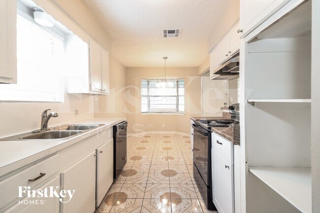 Foto del edificio - 5614 Rivergate Dr