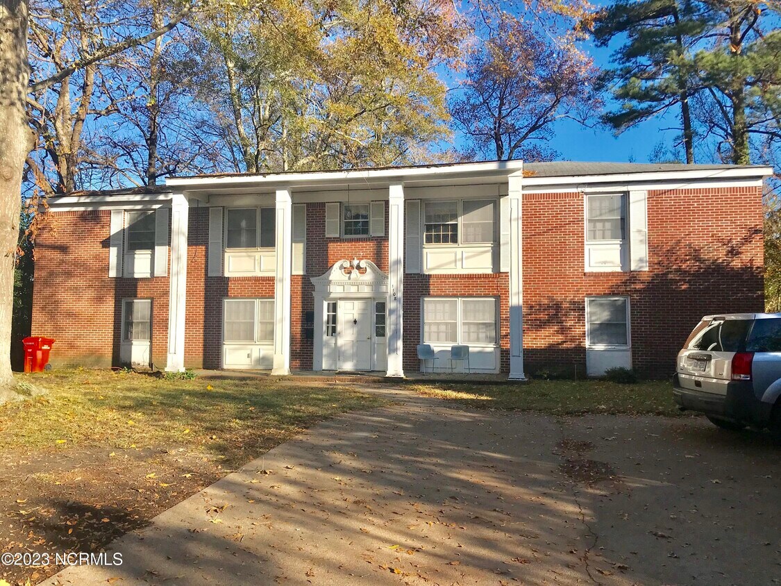 1108 Weeks St Unit C, Elizabeth City, NC 27909 Room for Rent in