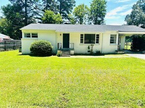 Building Photo - 5018 Golfview Dr