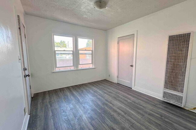 Foto del edificio - 1720 W Gage Ave