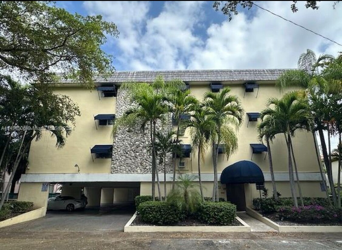 Villa Santander Condo - 427 Santander Ave