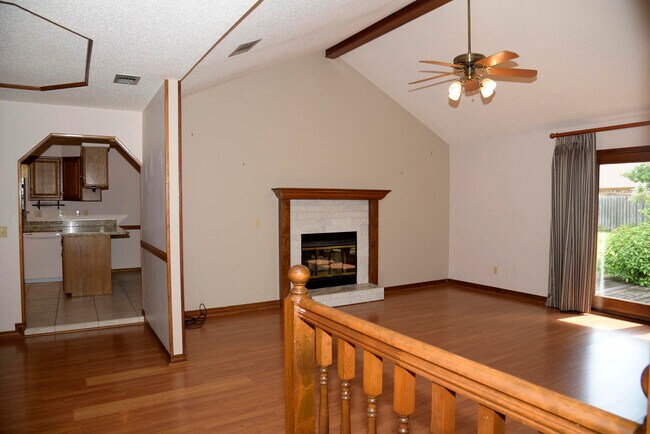 Building Photo - 1129 Troon Dr E