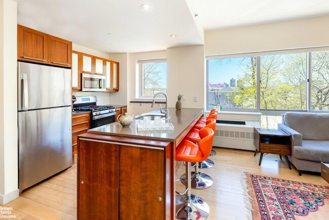 Building Photo - 3585 Greystone Ave