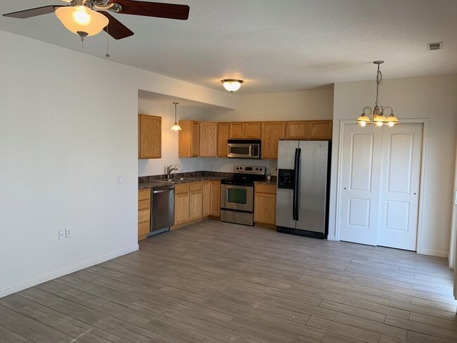 Building Photo - 2389 1515 W