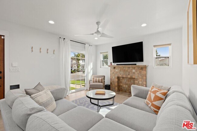Foto del edificio - 1299 S Sycamore Ave