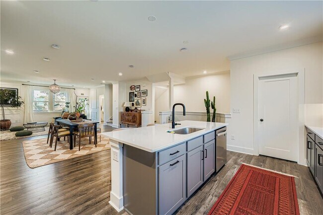 Foto del edificio - 568 Avondale Pk Cir