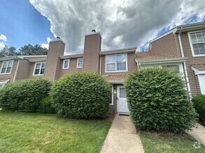 Building Photo - 17 Canterbury Cir