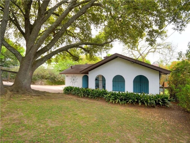 Building Photo - 907 E Live Oak St