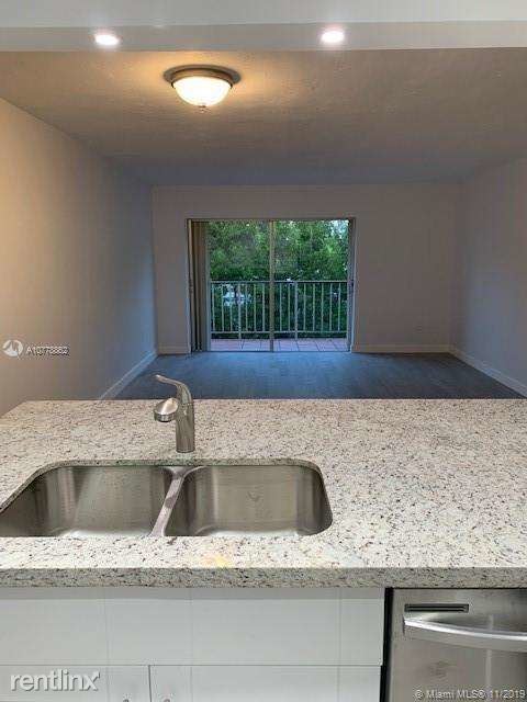 Building Photo - 2 br, 2 bath Apartment - 9611 SW 77 Ave 302-A