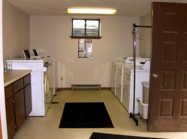 Laundry facility - Walnut Grove Apartments