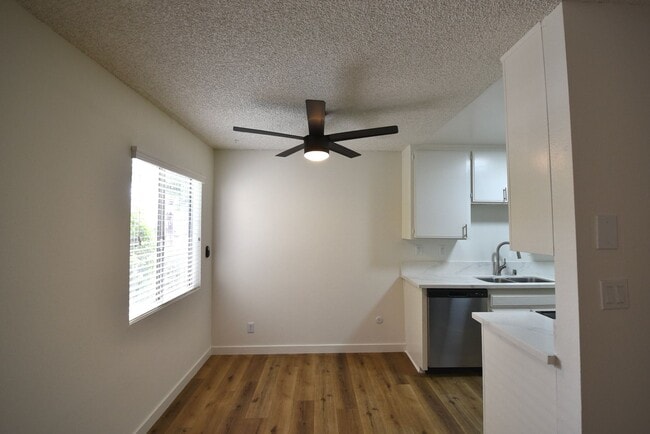 Building Photo - 6115 Whitsett Ave