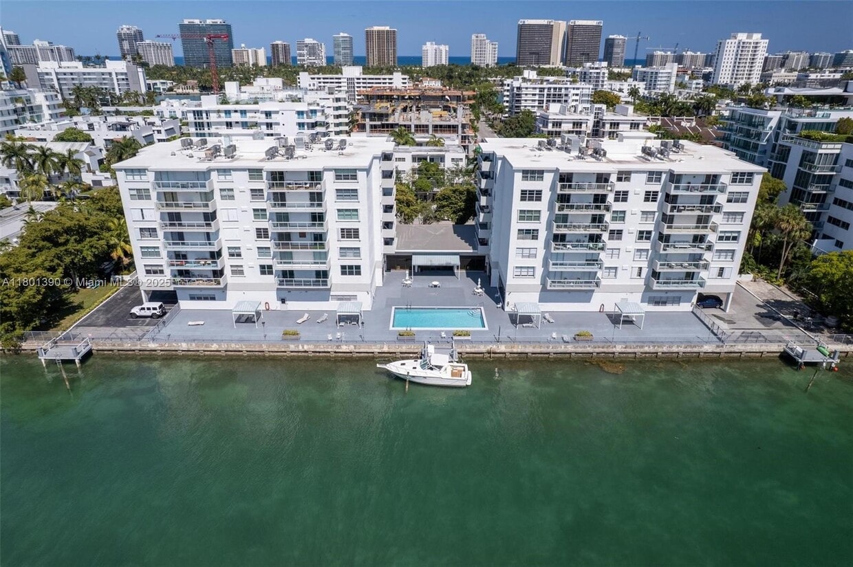 Primary Photo - 10000 W Bay Harbor Dr