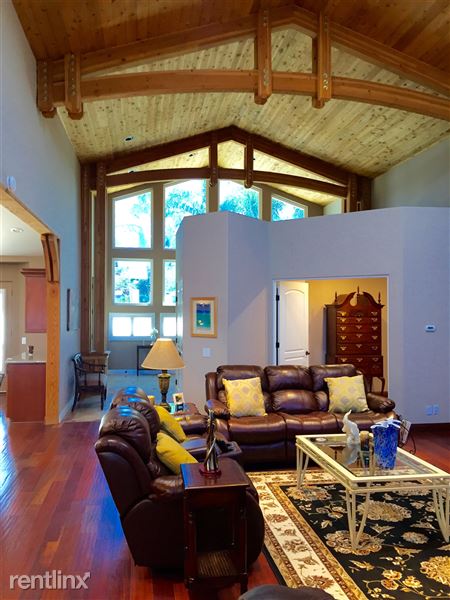 Foto del edificio - 646 Ocean View Ave