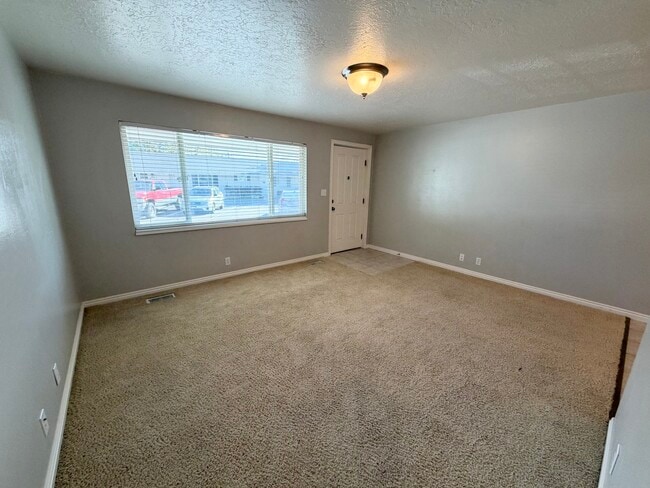 Building Photo - 867 N 400 E