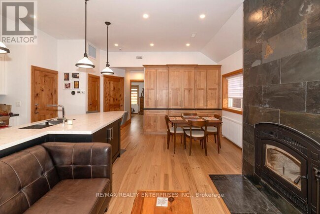 Photo du bâtiment - 837 Kingston Rd